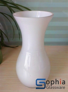 White glass vase SC065